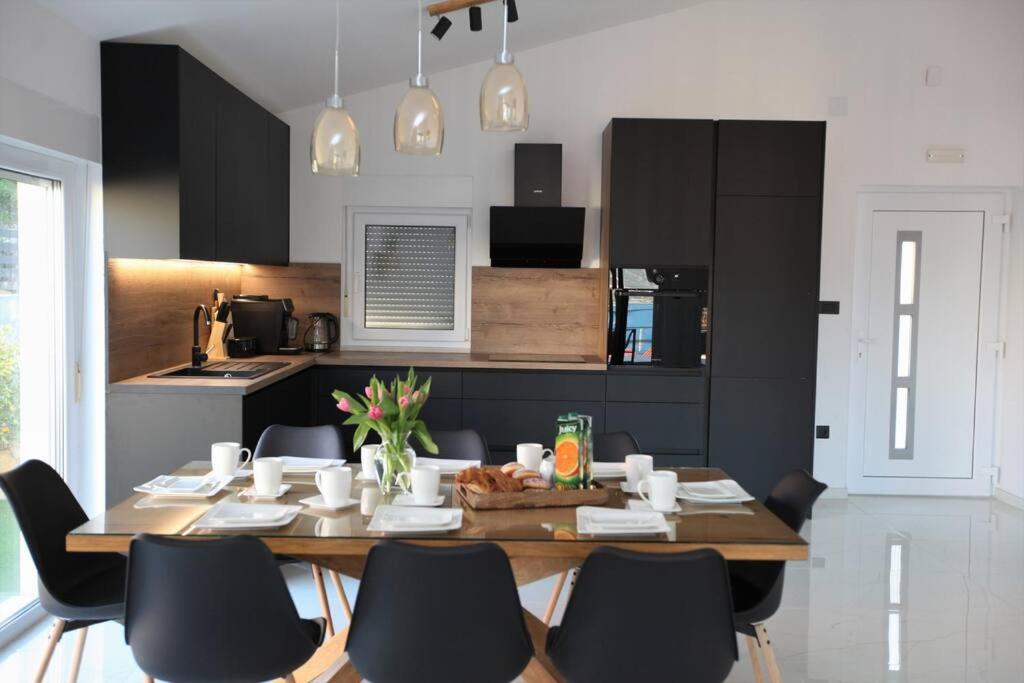Luxury Villa Lana Apt, Seaview Terrace, Large Outdoor Space, Bbq Трогир Экстерьер фото