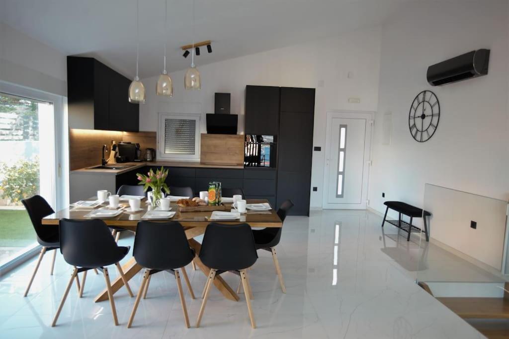 Luxury Villa Lana Apt, Seaview Terrace, Large Outdoor Space, Bbq Трогир Экстерьер фото
