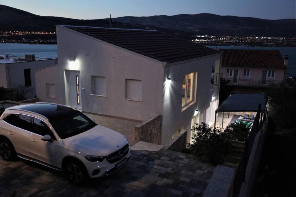 Luxury Villa Lana Apt, Seaview Terrace, Large Outdoor Space, Bbq Трогир Экстерьер фото